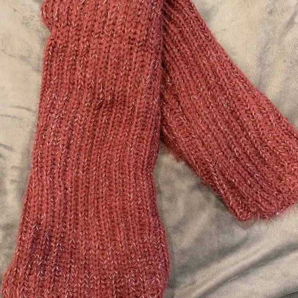 🛑 SOLD 🛑 BOUTIQUE WINTER SCARF & HAT SET - Picture 3 of 3